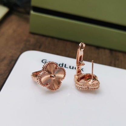 [Eternal Jewelry]CLOVER MEDIUM STUD EARRINGS