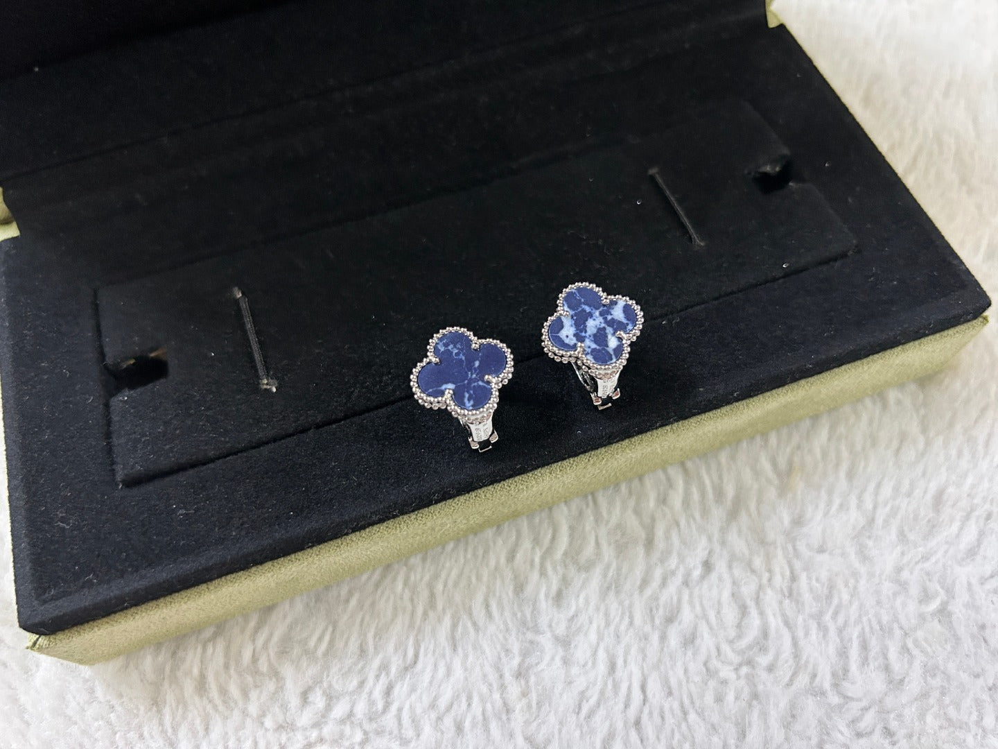 [Eternal Jewelry]CLOVER PIETERSITE MEDIUM STUD EARRINGS