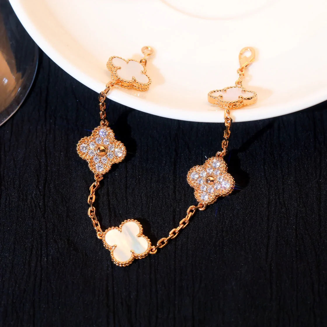 [Eternal Jewelry]CLOVER WHITE PEARL MOP 5 MOTIF BRACELET COLLECTION