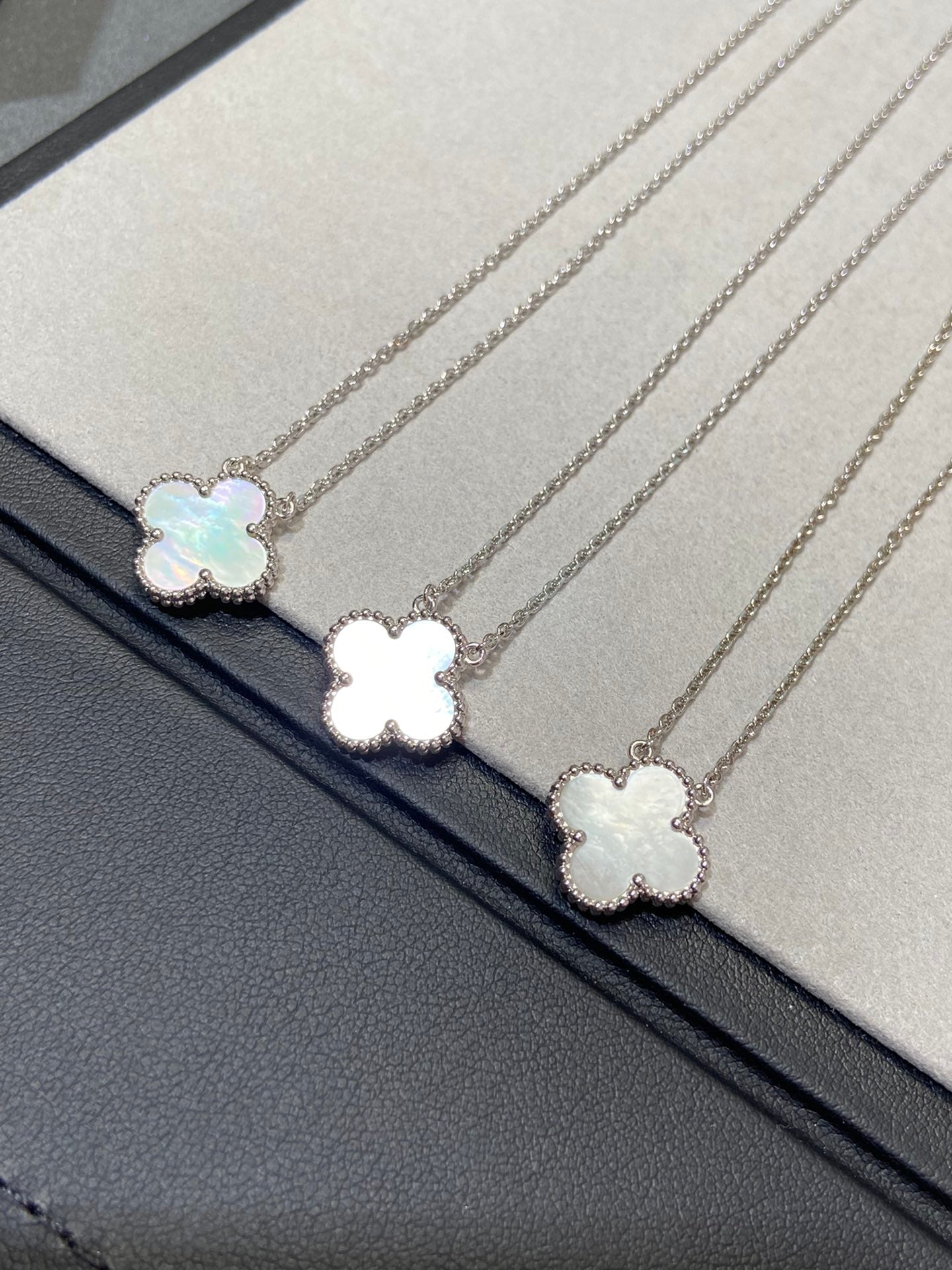 [Eternal Jewelry]CLOVER MEDIUM SILVER WHITE MOP NECKLACE