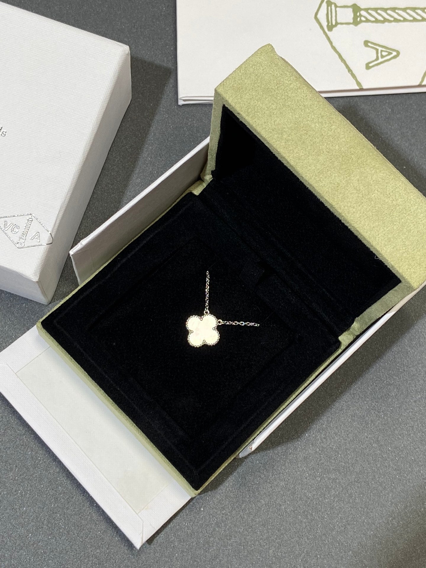 [Eternal Jewelry]CLOVER MEDIUM SILVER WHITE MOP NECKLACE