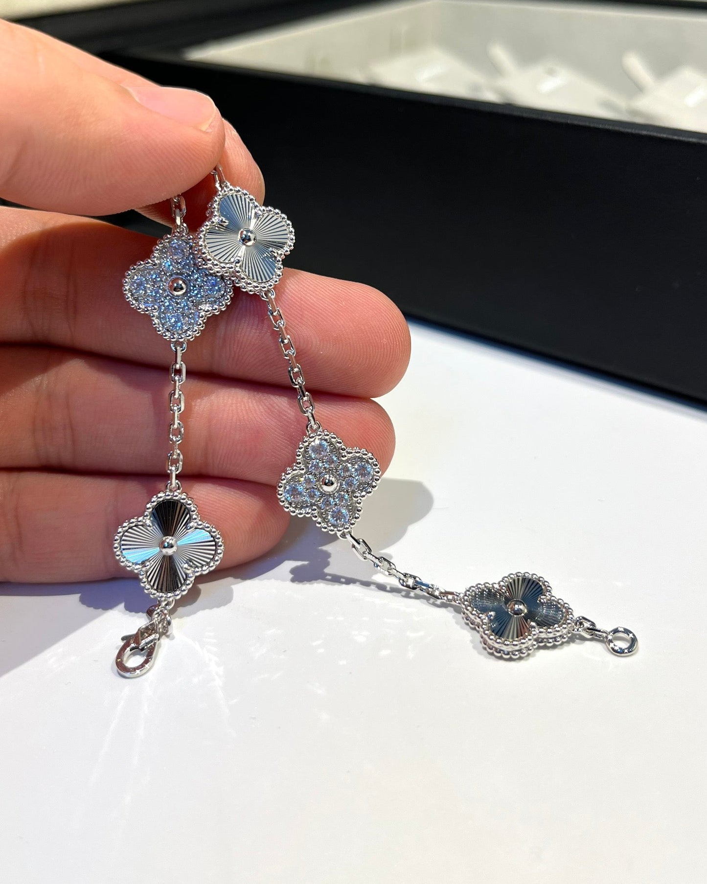 [Eternal Jewelry] CLOVER 5 MOTIF LASER BRACELET COLLECTION