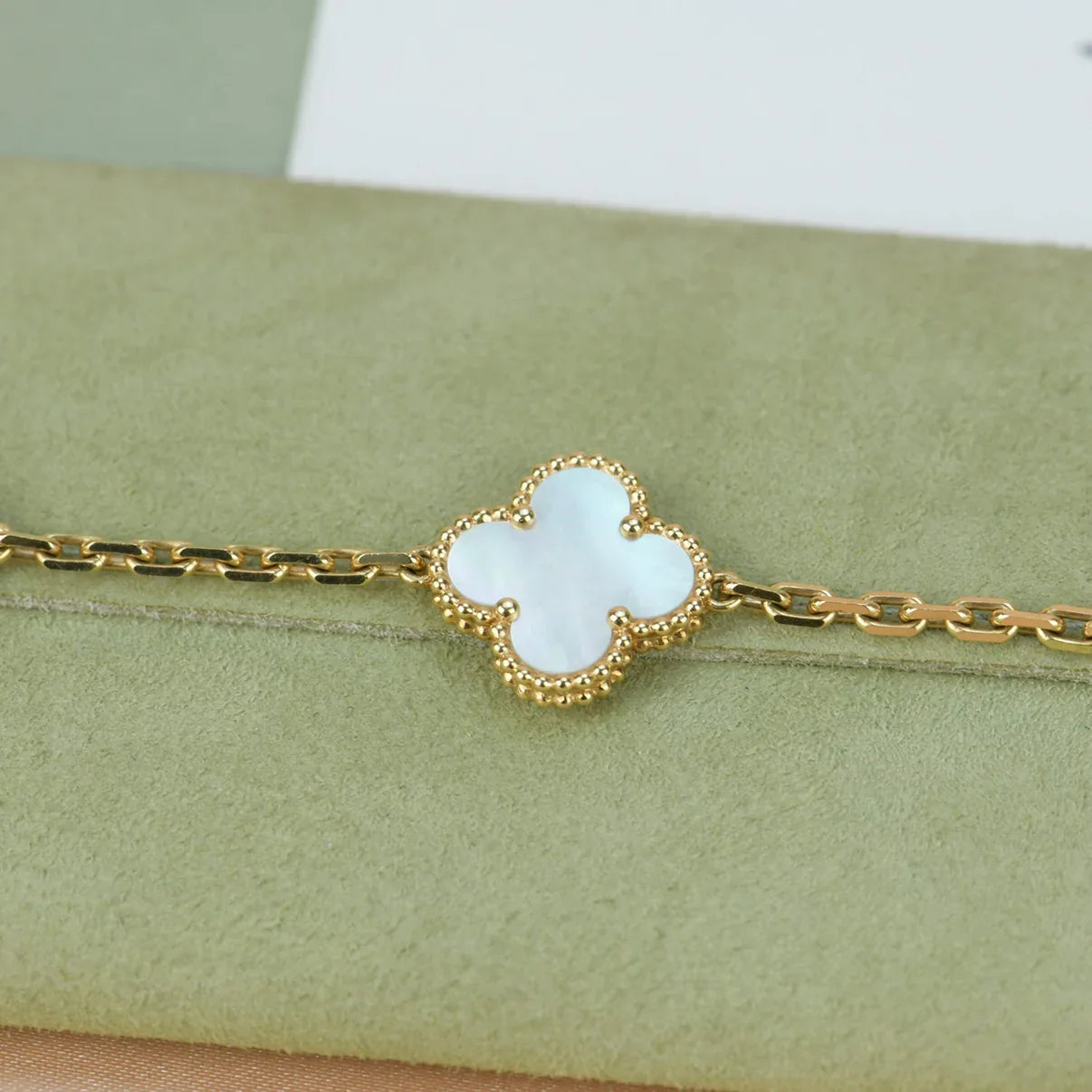 [Eternal Jewelry]CLOVER WHITE PEARL MOP 5 MOTIF BRACELET COLLECTION