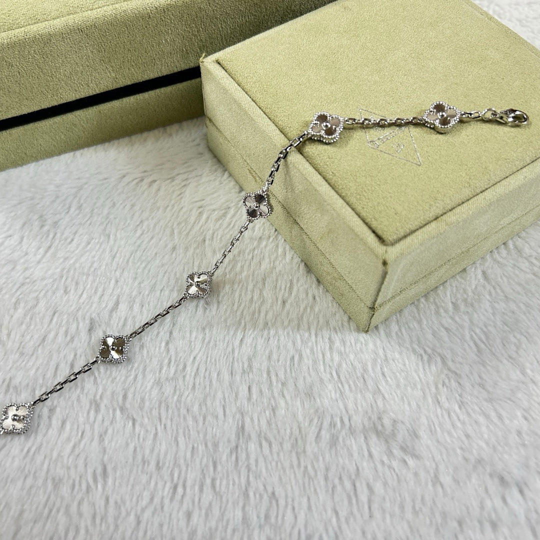 [Eternal Jewelry]CLOVER 6 MOTIF DIAMOND BRACELET