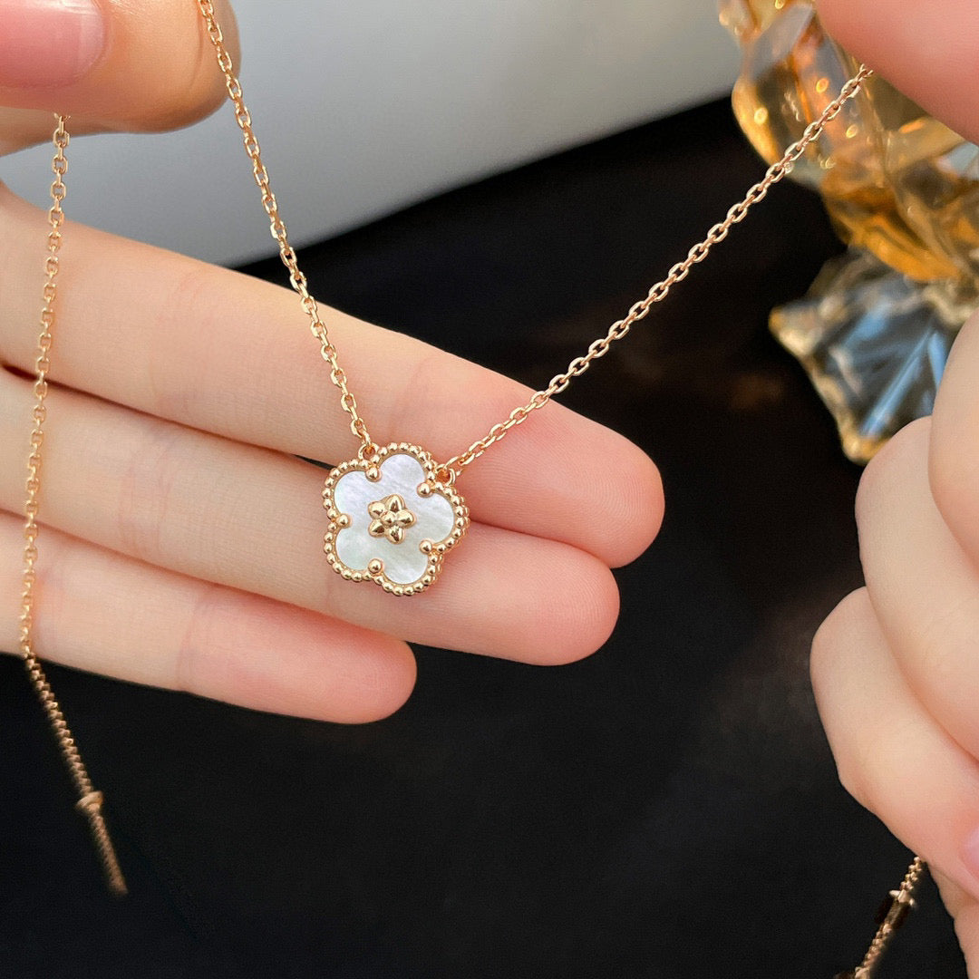 [Eternal Jewelry]LUCKY  WHITE MOP  PLUM BLOSSOM NECKLACE