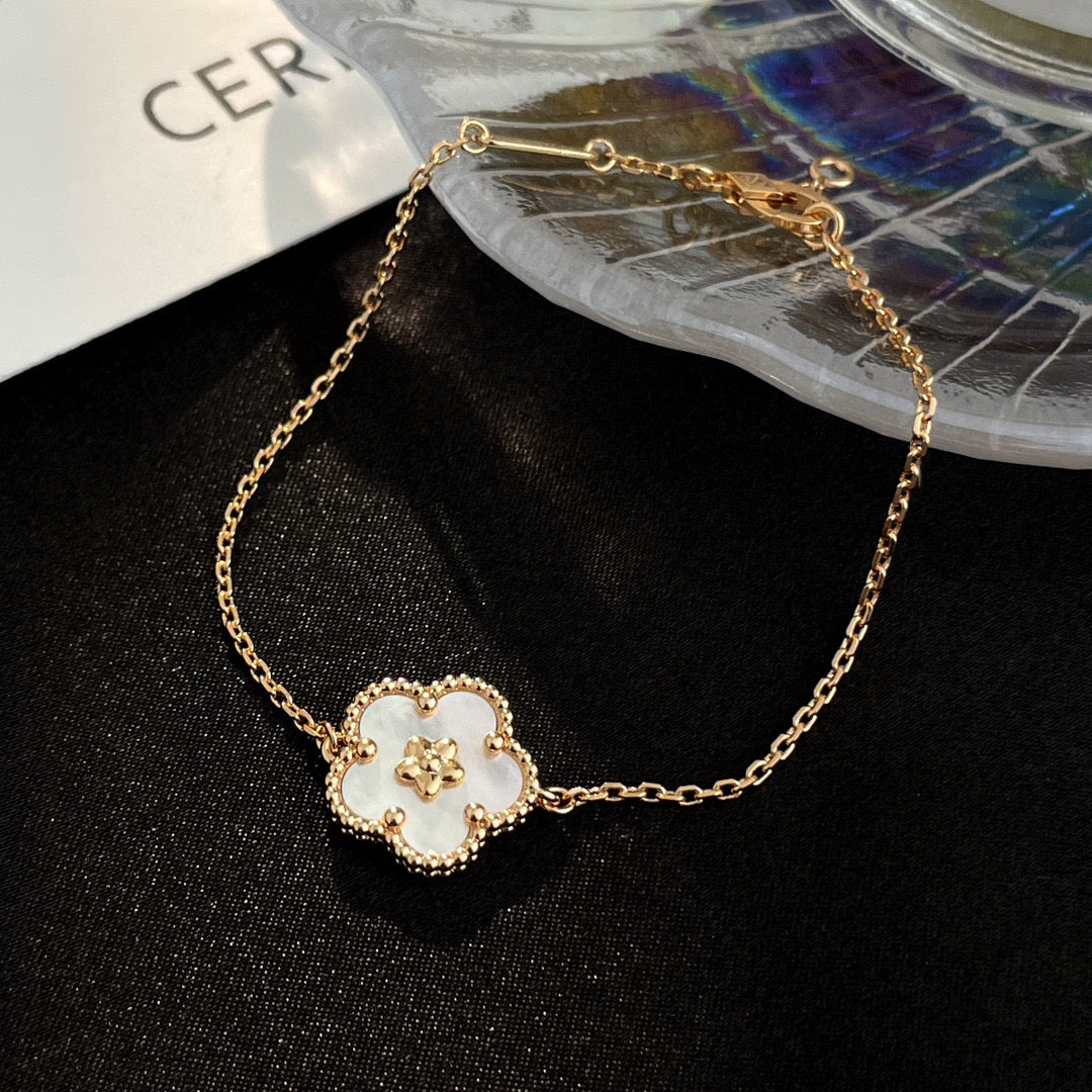 [Eternal Jewelry]LUCKY WHITE MOP PLUM BLOSSOM  BRACELET