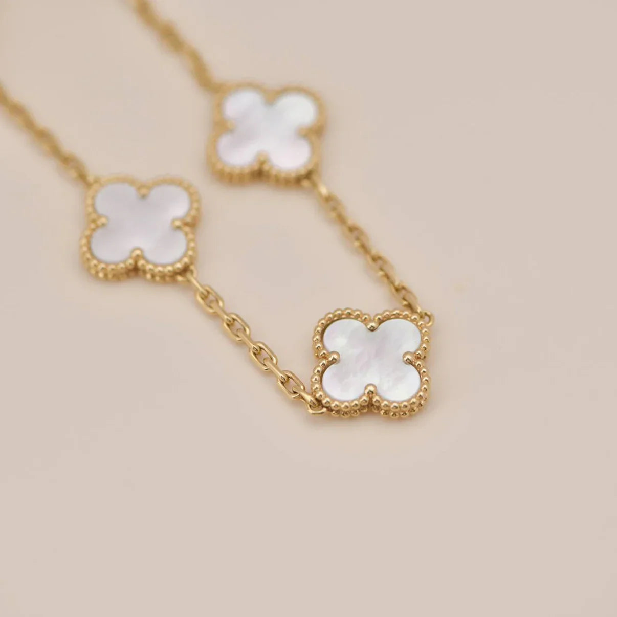 [Eternal Jewelry]CLOVER WHITE PEARL MOP 5 MOTIF BRACELET COLLECTION