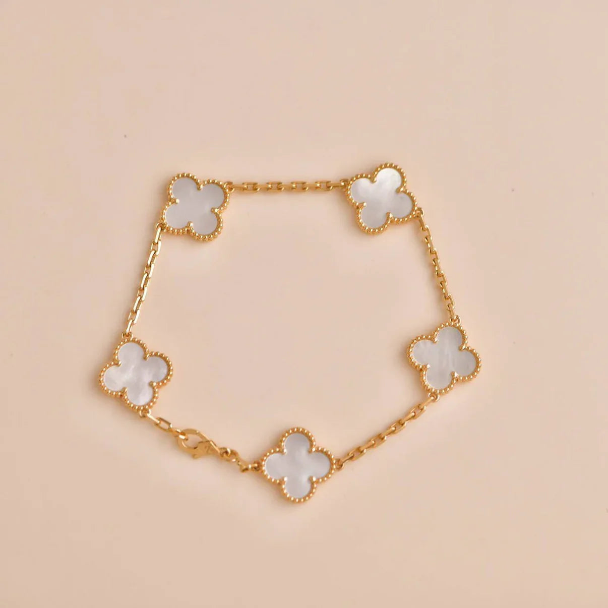 [Eternal Jewelry]CLOVER WHITE PEARL MOP 5 MOTIF BRACELET COLLECTION